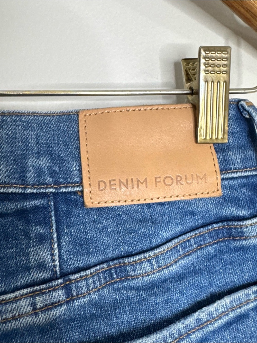Aritzia Denim Forum 90s Snatched Mid-rise Straight Leg Jeans Size 27 - Picture 6 of 10